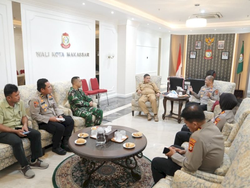 Wali Kota Makassar Munafri Arifuddin melakukan rapat koordinasi bersama Kapolrestabes Makassar Kombes Pol Arya Perdana dan Dandim 1408/Makassar Letkol Kav. Ino Dwi Setyo Darmawan, di Balai Kota Makassar, Selasa (2/12/2025). @Jejakfakta/dok. Humas Pemkot Makassar