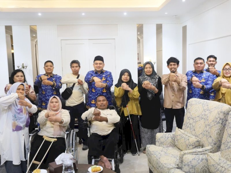 Wali Kota Makassar, Munafri Arifuddin, saat menerima komunitas disabilitas di Balai Kota Makassar, Senin (1/12/2025). @Jejakfakta/dok. Humas Pemkot Makassar