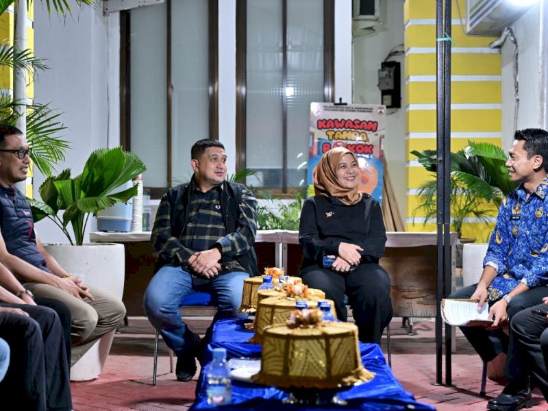 Jelang pelaksanaan Pemilihan RT/RW serentak pada 3 Desember 2025, Wali Kota Makassar Munafri Arifuddin (Appi) bersama Wakil Wali Kota Aliyah Mustika Ilham kembali melakukan pemantauan kesiapan hingga larut malam, di Kecamatan Ujung Pandang, Senin malam (1/12/2025). @Jejakfakta/dok. Humas Pemkot Makassar 