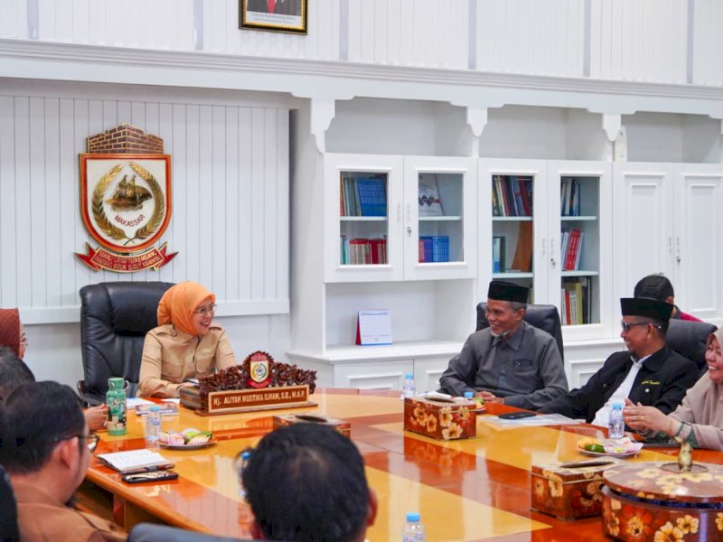 Wakil Wali Kota Makassar, Aliyah Mustika Ilham, menerima audiensi dari Yayasan Pendidikan Al-Insyirah Sulsel di Ruang Wakil Wali Kota, Kantor Wali Kota Makassar, Selasa (2/12/2025). @Jejakfakta/dok. Humas Pemkot Makassar