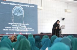 Kajian Islam Bersama dr. Aisah Dahlan, Ketua TP PKK Makassar: Perempuan Pilar Utama Keluarga
