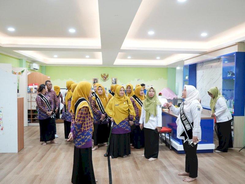 Bunda PAUD Kota Makassar, Malinda Aksa, bersama jajaran pengurus melakukan kunjungan silaturahmi ke Grha Bunda PAUD Surabaya, Kamis (4/12/2025). @Jejakfakta/dok. Humas Pemkot Makassar