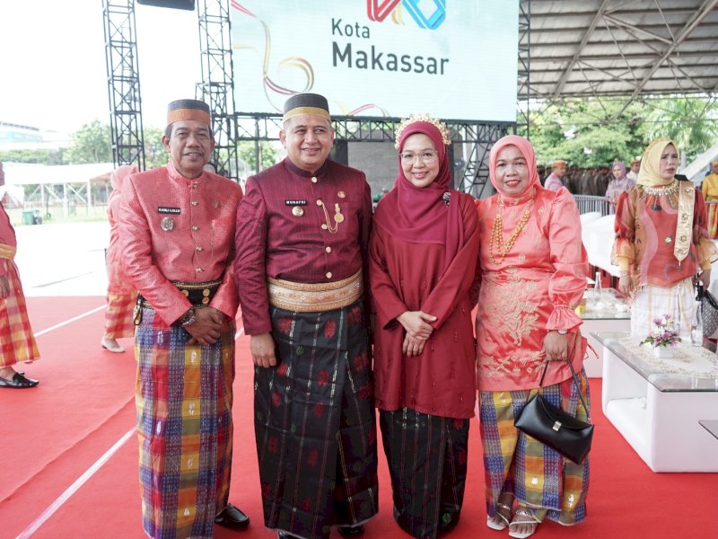 Camat Tallo, Ramli Lallo, S.Pd., M.Si., hadir didampingi Ketua TP PKK Kecamatan Tallo, Salmia Ramli, bersama Wali Kota Makassar, Munafri Arifuddin, Ketua TP PKK Kota Makassar, Melinda Aksa saat menghadiri Peringatan Hari Ulang Tahun (HUT) ke-418 Kota Makassar berlangsung meriah di Tribun Lapangan Karebosi, Minggu (9/11/2025). @Jejakfakta/dok. Istimewa