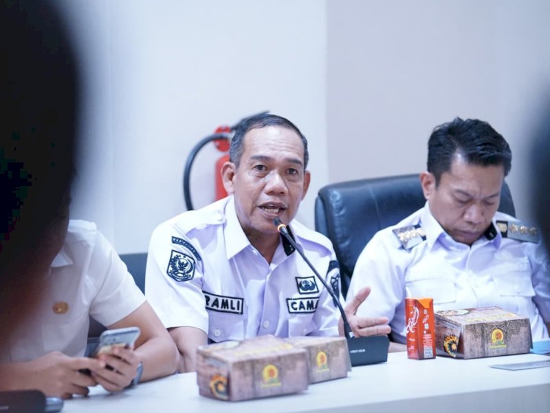 Camat Tallo, Ramli Lallo, menghadiri Rapat Koordinasi Pelaksanaan Pemilu Raya RT/RW Kota Makassar di Ruang Rapat Sekretaris Daerah, Balai Kota Makassar, Rabu (26/11/2025). @Jejakfakta/dok. Humas Kecamatan Tallo