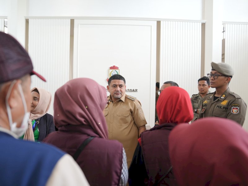 Wali Kota Makassar, Munafri Arifuddin, saat menerima langsung sejumlah warga yang menyampaikan aspirasi terkait hasil Pemilihan Rukun Tetangga (RT) di Balai Kota Makassar, Senin (8/12/2025). @Jejakfakta/dok. Humas Pemkot Makassar