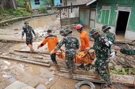 Korban Tewas Bencana Sumatera Tembus 962 Jiwa, 40 Jenazah Ditemukan dalam Sehari
