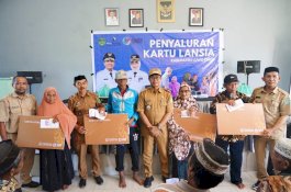 Kartu Lansia di Libukan Mandiri, Momen Haru dan Harapan Baru untuk 73 Penerima