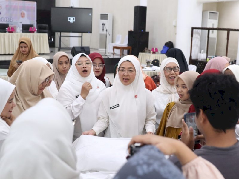 Ketua Dekranasda Kota Makassar, Melinda Aksa, saat menghadiri  Pelatihan Batik Lontara di Baruga Anging Mammiri, Selasa (9/12/2025). @Jejakfakta/dok. Humas Pemkot Makassar