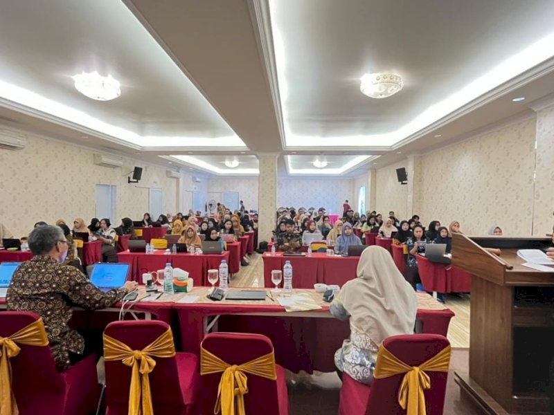 pdating dan Pendampingan Pengukuran Kinerja Berbasis Aplikasi e-Monev bekerja sama dengan Pusat Pengembangan Sistem Informasi dan Manajemen (PPMSI) Indonesia di Grand Town Hotel, Maros, pada 6&ndash;7 November 2025. @Jejakfakta/dok. Istimewa