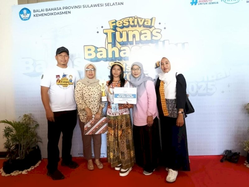 Siska Samuel Kendek, peserta didik UPT SMP Negeri 3 Angkona, berhasil meraih Juara 1 Lomba Pidato Bahasa Toraja Putri Tingkat Provinsi Sulawesi Selatan. @Jejakfakta/dok. Istimewa