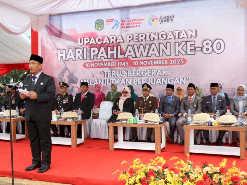 Peringatan Hari Pahlawan ke-80 yang berlangsung di Lapangan Pendidikan Malili dan dipimpin oleh Bupati Irwan Bachri Syam, Senin (10/11/2025). @Jejakfakta/IKP-Humas/Kominfo-SP