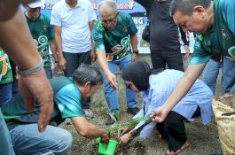 Hijaukan Destinasi Wisata, TKP-Unhas dan Pemkab Bulukumba Tanam 3.000 Bibit Pohon di Tanjung Bira