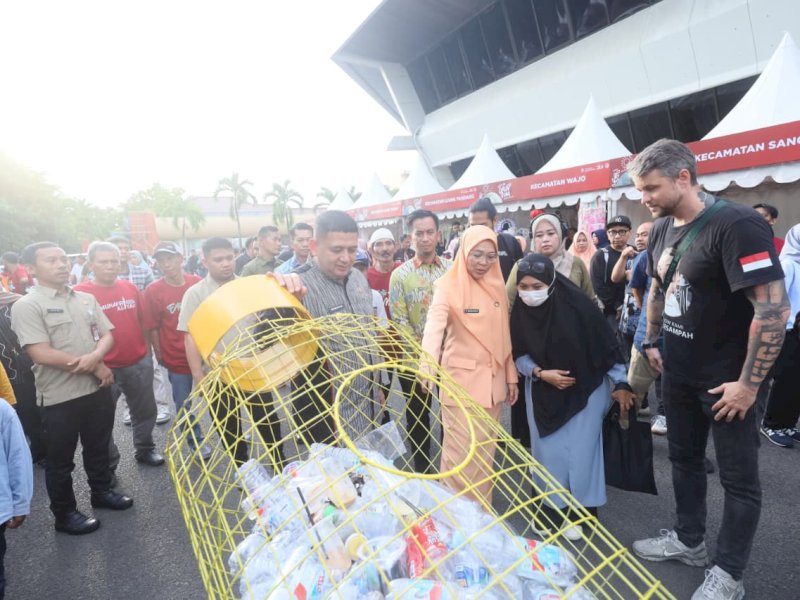 Wali Kota Makassar, Munafri Arifuddin menghadiri pembukaan Festival Daur Bumi 2025 yang digelar Dinas Lingkungan Hidup (DLH) Kota Makassar di Gedung Manunggal, Jalan M. Jusuf, Jumat (12/12/2025). @Jejakfakta/dok. Humas Pemkot Makassar