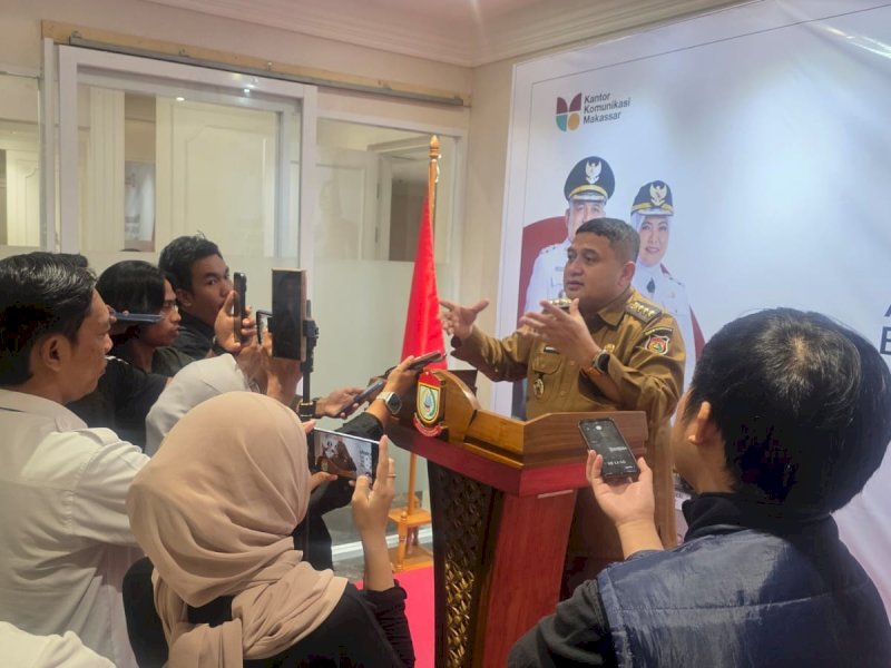 Wali Kota Makassar, Munafri Arifuddin, saat memberikan keterangan pers, Selasa (16/12/2025). @Jejakfakta/dok. Humas Pemkot Makassar