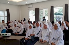 Marzaqah dan Annisa, Dua Siswi SMPN 2 Malili Wakili Luwu Timur di Pelatihan Nasional Coding dan AI