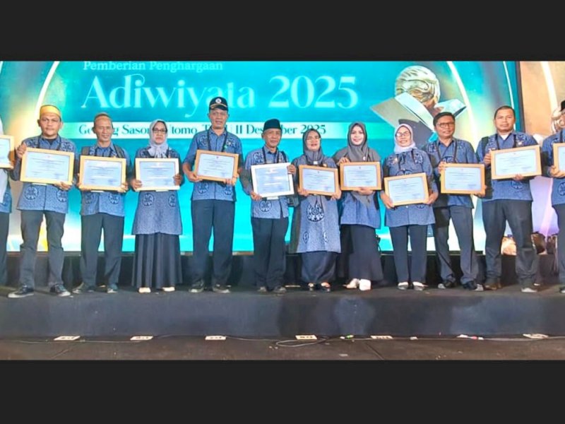 12 sekolah dari jenjang SD/MI hingga SMP/MTs sukses meraih Penghargaan Adiwiyata Nasional Tahun 2025, yang diserahkan di Gedung Sasono Utomo, Taman Mini Indonesia Indah (TMII), Jakarta, Kamis (11/12/2025). @Jejakfakta/dok. IKP-Humas/Kominfo-SP