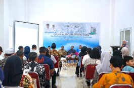 Lewat Bedah Buku, DPK Lutim Gaungkan Guru sebagai Aset Bangsa