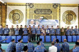 Bupati Irwan Lepas 20 Jamaah Calon Umroh Pemenang Undian Sholat Berjamaah