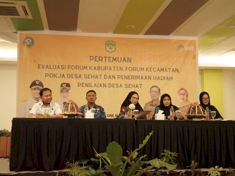 Dinas Kesehatan Luwu Timur menggelar Pertemuan Evaluasi Forum Kabupaten, Kecamatan, dan Desa Sehat Tahun 2025 di Aula Juku Eja, Hotel Max One, Kecamatan Panakkukang, Kota Makassar, Senin (1/12/2025). @Jejakfakta/dok. IKP-Humas/Kominfo-SP