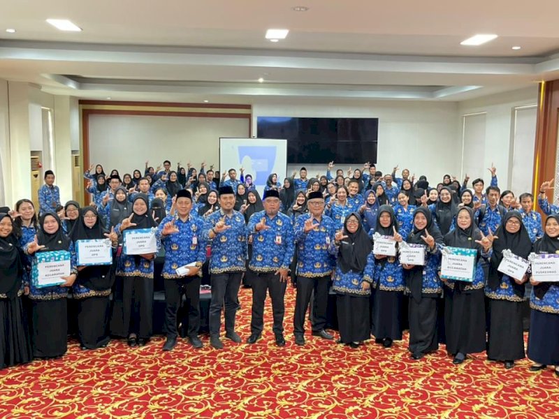 Pj. Sekretaris Daerah Luwu Timur, Ramadhan Pirade, didampingi Asisten Perekonomian dan Pembangunan, Andi Juana Fachruddin, saat menghadiri kegiatan Monitoring dan Evaluasi (Monev) Rencana Kerja Pembangunan Daerah (RKPD) Tahun Berjalan 2025 di Aula Sasana Praja, Kantor Bupati Luwu Timur, Senin (01/12/2025). @Jejakfakta/dok. IKP-Humas/Kominfo-SP