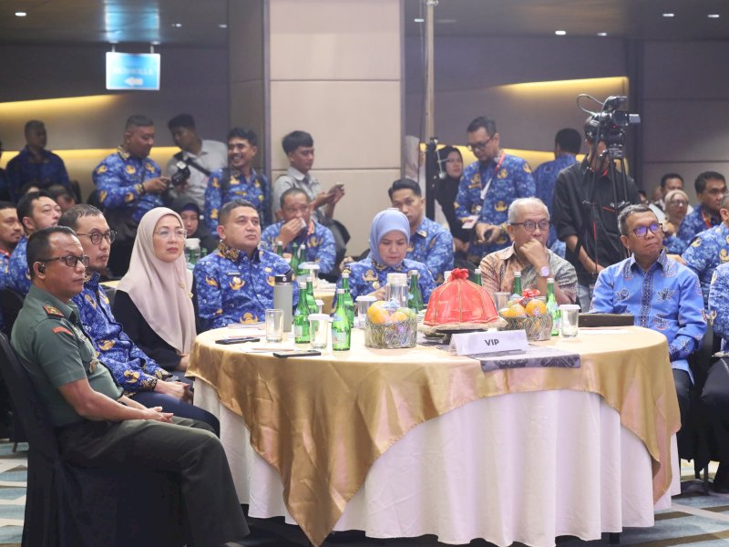 Dosen Pascasarjana Ilmu Politik dan Hubungan Internasional FISIP Universitas Hasanuddin, Dr. Adi Suryadi Culla, M.A., saat menghadiri Refleksi Akhir Tahun Pemerintah Kota Makassar 2025 di Hotel Novotel, Rabu (17/12/2025). @Jejakfakta/dok. Humas Pemkot Makassar