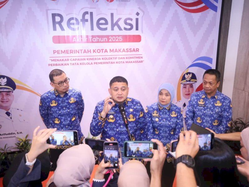 Wali Kota Makassar, Munafri Arifuddin, memberikan keterangan pers usai Refleski Akhir Tahun 2025 Pemkot Makassar, Rabu (17/12/2025). @Jejakfakta/dok. Humas Pemkot Makassar