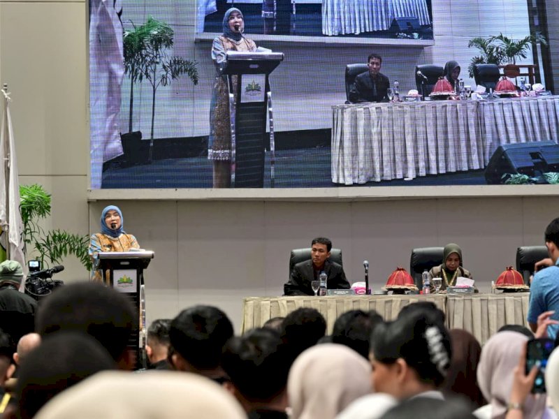 Wakil Wali Kota Makassar, Aliyah Mustika Ilham, saat memberikan sambutan pada Wisuda ke-XVI Pendidikan Tadika Puri Area Makassar dan Wilayah Timur yang digelar di Phinisi Ballroom Hotel Claro Makassar, Kamis (18/12/2025). @Jejakfakta/dok. Humas Pemkot Makassar