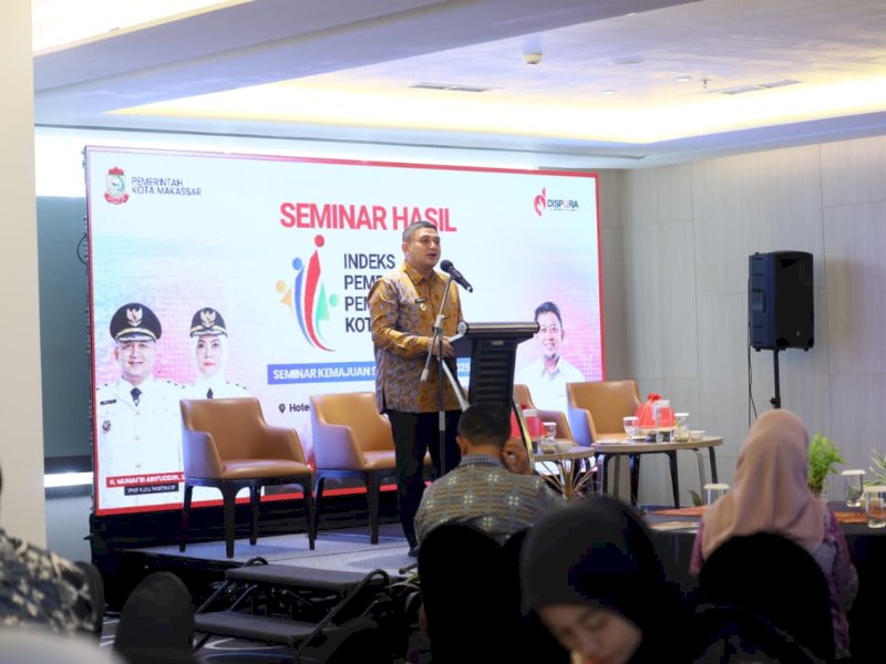 Wali Kota Makassar, Munafri Arifuddin, saat memberikan sambutan sekaligus membuka secara resmi kegiatan Launching Buku &ldquo;Tumbuh dan Bergerak: Catatan Perjalanan Mengukur Indeks Pembangunan Pemuda di Kota Makassar&rdquo;, dalam rangka pembaruan perhitungan Indeks Pembangunan Pemuda (IPP) yang dilaksanakan oleh Dinas Pemuda dan Olahraga (Dispora) Kota Makassar di Novotel Makassar, Kamis (18/12/2025). @Jejakfakta/dok. Humas Pemkot Makassar