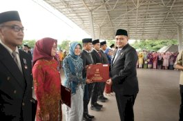 Wali Kota Makassar Anugerahkan Satyalancana Karya Satya kepada 830 PNS