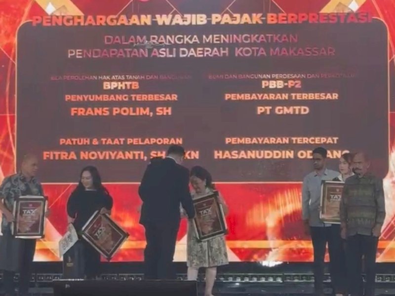 PT Gowa Makassar Tourism Development Tbk. (GMTD) dinobatkan sebagai Pembayar Pajak Terbesar dan Wajib Pajak PBB-P2 yang Patuh dan Taat dalam ajang Tax Award 2025 yang diselenggarakan oleh Pemerintah Kota Makassar melalui Badan Pendapatan Daerah (Bapenda). @Jejakfakta/dok. Istimewa