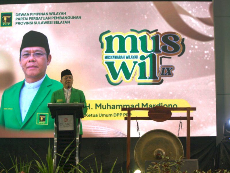 Ketua Umum PPP, Muhamad Mardiono, saat memberikan sambutan pada pembukaan Musyawarah Wilayah (Muswil) IX PPP Sulsel di Hotel Claro, Jl AP Pettarani, Makassar, Senin (22/12/2025). @Jejakfakta/Nurdin Amir
