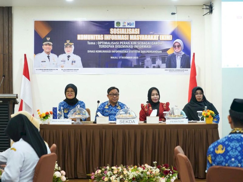 Staf Ahli Hukum dan Pemerintahan Kabupaten Luwu Timur, Aswan Aziz, saat menghadiri Sosialisasi Komunitas Informasi Masyarakat (KIM) yang digelar oleh Dinas Komunikasi, Informatika, Statistik dan Persandian (Diskominfo-SP) Kabupaten Luwu Timur, di Aula Wisma Trans, Rabu (17/12/2025). @Jejakfakta/dok. Istimewa
