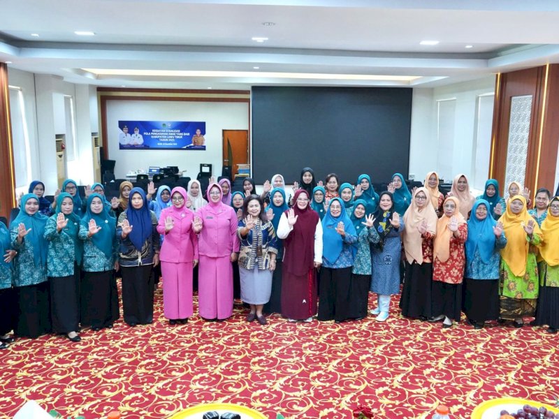 Sosialisasi Pola Pengasuhan Anak yang Baik, Aman, dan Non-Kekerasan dibuka oleh Asisten Pemerintahan dan Kesejahteraan Rakyat Setdakab Luwu Timur, Aini Endis Anrika, mewakili Bupati Luwu Timur, di Aula Sasana Praja Kantor Bupati, Jumat (19/12/2025). @Jejakfakta/dok. Istimewa