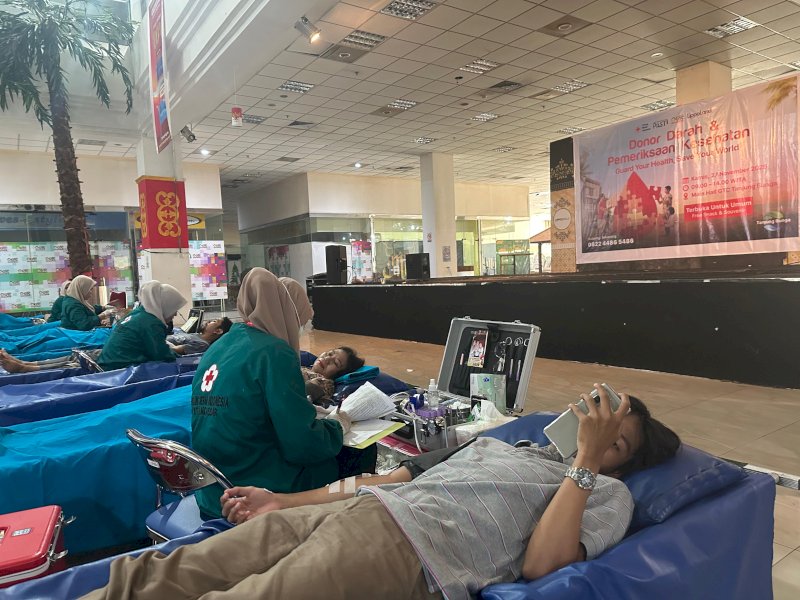 Sepanjang tahun 2025, GMTD berhasil mengumpulkan 481 kantong darah melalui kegiatan donor darah yang digelar secara rutin bekerja sama dengan Palang Merah Indonesia (PMI) Kota Makassar. @Jejakfakta/dok. Istimewa