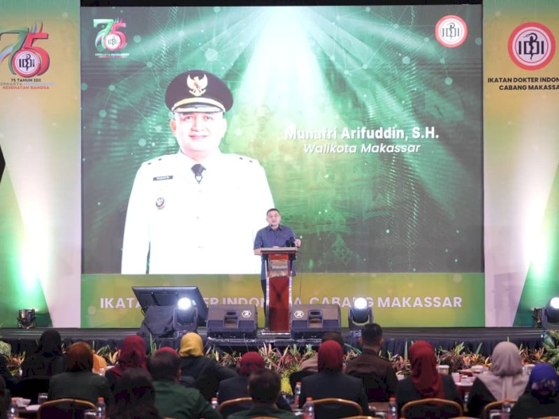 Wali Kota Makassar, Munafri Arifuddin, saat memberikan sambutan pada Puncak Peringatan HBDI ke-75 yang dirangkaikan dengan Seminar Hukum bertema &ldquo;Perlindungan Hukum Tenaga Medis dan Strategi Penanganan Kasus Hukum di Era Digital&rdquo; di Four Points by Sheraton Makassar, Sabtu (20/12/2025). @Jejakfakta/dok. Humas Pemkot Makassar