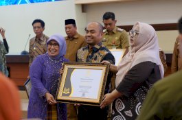 Pemkot Makassar Raih Predikat "Informatif" pada Anugerah Keterbukaan Informasi Publik 2025