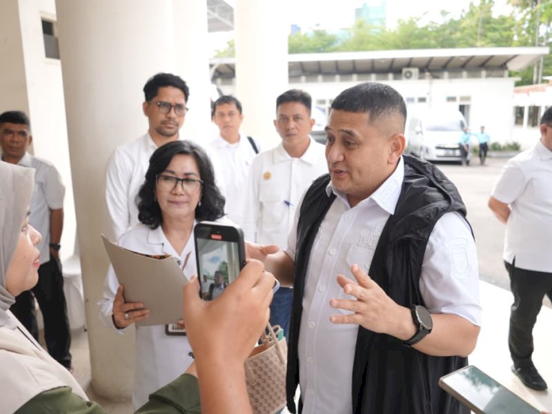 Wali Kota Makassar Munafri Arifuddin, saat memberikan keterangan pers di  di Baruga Asta Cita, Rumah Jabatan Gubernur Sulawesi Selatan, Rabu (24/12/2025). @Jejakfakta/dok. Humas Pemkot Makassar
