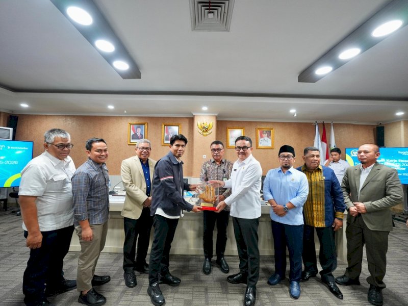 Jufri Rahman, menyambut baik kedatangan Kunjungan Kerja (Kunker) Reses Komisi II DPR RI Masa Sidang II Tahun 2025&ndash;2026 ke Bank Sulselbar. Kegiatan tersebut berlangsung di Kantor BPD Sulselbar, Jalan Ratulangi, Makassar, Rabu (10/12/2025). @Jejakfakta/dok. Istimewa