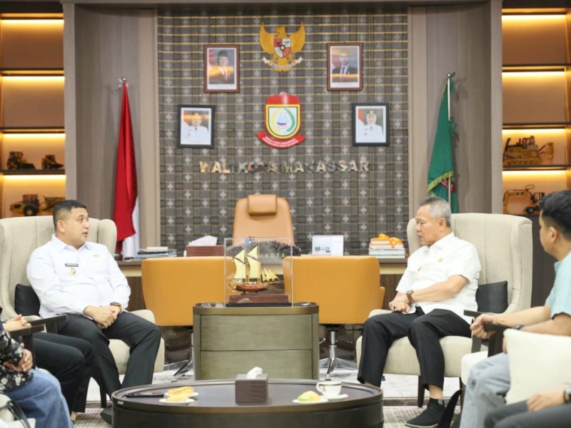 Bupati Kabupaten Sigi, Mohammad Rizal Intjenae, saat melakukan kunjungan resmi dan diterima langsung oleh Wali Kota Makassar, Munafri Arifuddin, di Balai Kota Makassar, Jumat (2/1/2026). @Jejakfakta/dok. Humas Pemkot Makassar