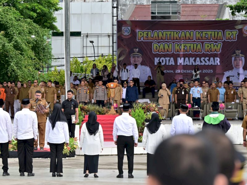Sebanyak 6.032 Ketua RT dan RW resmi dilantik Wali Kota Makassar Munafri Arifuddin, di Lapangan Karebosi, Senin (29/12/2025). @Jejakfakta/dok. Humas Pemkot Makassar