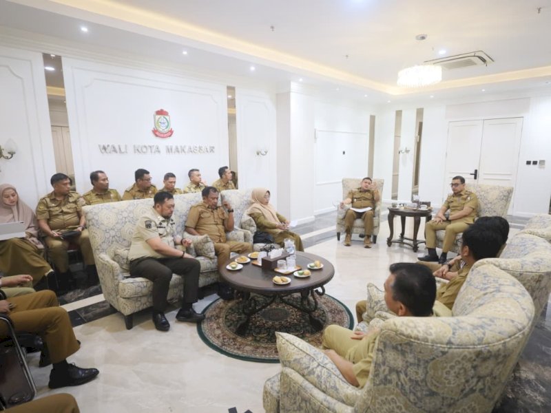 Wali Kota Makassar, Munafri Arifuddin, saat memimpin Rapat Koordinasi Penataan, Pengelolaan, dan Pemanfaatan Tanah Pemerintah Kota Makassar yang digelar di Balai Kota Makassar, Selasa (30/12/2025). @Jejakfakta/dok. Humas Pemkot Makassar