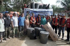 Bupati Luwu Timur Serahkan Bantuan Langsung kepada Warga Terdampak Banjir Aceh Tamiang