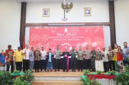 Munafri&ndash;Aliyah Hadiri Open House dan Silaturahmi Natal, Ajak Warga Jaga Toleransi dan Kedamaian