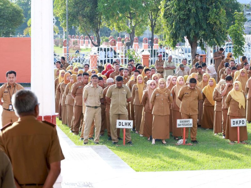 Sekretaris Daerah Kabupaten Bulukumba, Muh. Ali Saleng, memimpin Apel Gabungan Organisasi Perangkat Daerah (OPD) lingkup Pemerintah Kabupaten Bulukumba yang digelar pada awal tahun 2026, Senin (05/1/2026). @Jejakfakta/dok. Pemkab Bulukumba