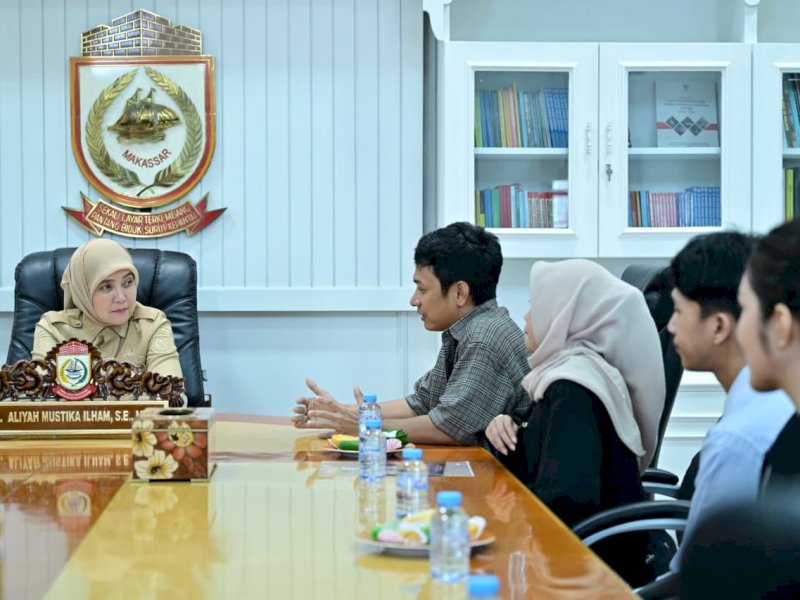 Wakil Wali Kota Makassar, Aliyah Mustika Ilham, menerima audiensi dari PT Andi Burhamzah Timur Film terkait rencana pemutaran film lokal berjudul Uang Passolo di Balai Kota Makassar, Senin (5/1/2026). @Jejakfakta/dok. Humas Pemkot Makassar