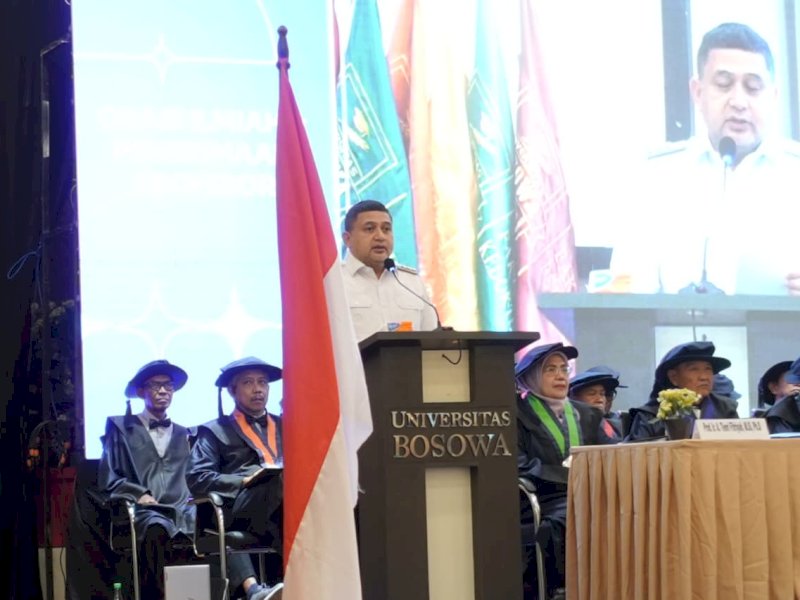 Wali Kota Makassar, Munafri Arifuddin, saat memberikan sambutan pada Pengukuhan Tiga Guru Besar Universitas Bosowa yang digelar di Balai Sidang 45 Universitas Bosowa, Jalan Urip Sumoharjo, Rabu (7/1/2026). @Jejakfakta/dok. Humas Pemkot Makassar