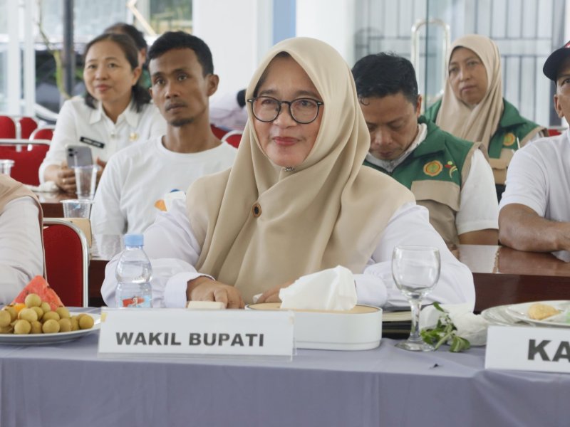 Wakil Bupati Luwu Timur, Hj. Puspawati Husler, menghadiri Panen Raya dan Pengumuman Swasembada Pangan secara virtual yang berlangsung di Aula Dinas Pertanian dan Ketahanan Pangan (DISPKP), Rabu (07/01/2026). @Jejakfakta/dok. IKP-Humas/Kominfo-SP