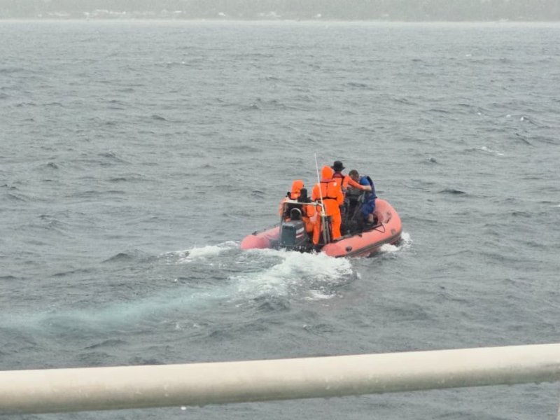 Tim SAR Gabungan berhasil menemukan Kapal Jolloro Sansel United JB 2023 dalam kondisi terdampar di sekitar Pulau Taka Bonerate, Kepulauan Selayar, Minggu (11/1/2026) siang. @Jejakfakta/dok. Basarnas Makassar