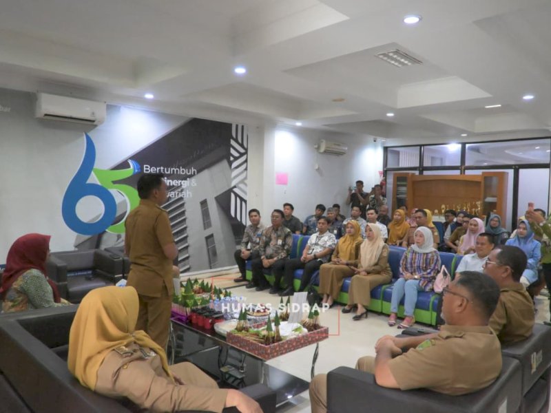 Acara syukuran HUT ke-65 Bank Sulselbar yang dihadiri Bupati Sidrap, H. Syaharuddin Alrif, di Kantor Bank Sulselbar Cabang Sidrap, Selasa (13/1/2026). @Jejakfakta/dok. Istimewa