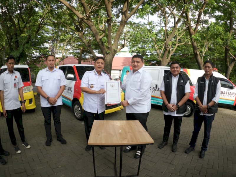 Peluncuran enam unit kendaraan operasional Tim Reaksi Cepat (TRC) Saribattang Dinas Sosial Kota Makassar, yang secara resmi dilepas langsung oleh Wali Kota Makassar, Munafri Arifuddin, di Anjungan Pantai Losari, Rabu (14/1/2026). @Jejakfakta/dok. Humas Pemkot Makassar